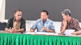 Pimpinan Kampus Melalui Rektor Unika St Paulus Ruteng  Saat Jumpa Pers, Kamis (27/11/2025) (Foto//Flobamor.com)