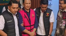 Penyidik Kejati NTT Resmi Menetapkan Eks Direktur Bank NTT, Hari Alexander Riwu Kaho, Jumat (12/12/2025) foto: Flobamor.com