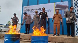 Bea Cukai Labuan Bajo Musnahkan 475 Ribu Batang Rokok Ilegal (foto isth)