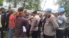 Marsel Nagus Ahang, S.H, saat menyampaikan orasi Demonstrasi di KSOP Labuan Bajo (foto istimewa)