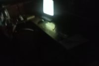 Listrik Padam Tengah Malam, Pelayanan di Puskesmas Wae Nakeng Lumpuh, Pasien Bertahan dengan Cahaya Senter (foto Redaksi Flobamor.com)