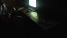 Listrik Padam Tengah Malam, Pelayanan di Puskesmas Wae Nakeng Lumpuh, Pasien Bertahan dengan Cahaya Senter (foto Redaksi Flobamor.com)