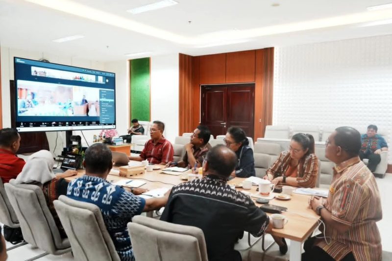 Gubernur NTT, Emanuel Melkiades Laka Lena berdialog bersama para pegawai PPPK dari seluruh NTT melalui pertemuan daring yang diikuti perwakilan dari 22 Kabupaten/kota, Kamis (5/3/2026) foto isth)