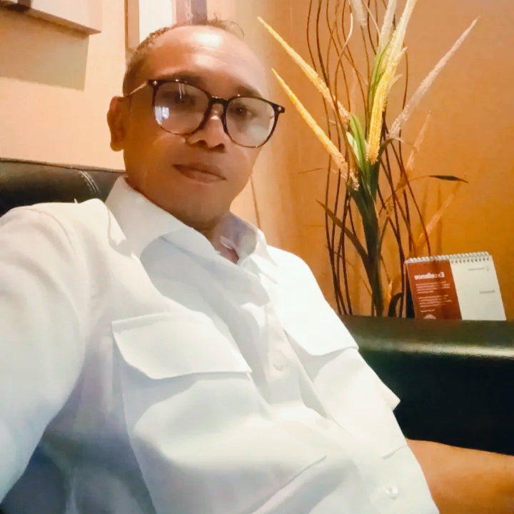 Praktisi Hukum, Plasidus Asis Deornay, S.H (foto istimewa)