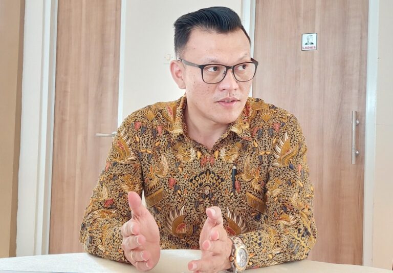 Kuasa hukum, Fransisco Bernando Bessi menjelaskan dugaan pemerasan oknum jaksa terhadap Kliennya sebagai kontraktor. 