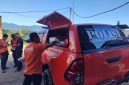 Polisi evakuasi dua orang turis asal Australia yang tewas usai jatu dari jembatan kayu di Cunca Wulang, Manggarai Barat, NTT. (Dok.istimewa)