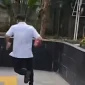 Pegawai Direktorat Jenderal Bea Cukai (DJBC) Kementerian Keuangan (Kemenkeu) Ahmad Dedi lari terbirit-birit usai menjalani pemeriksaan di Gedung Merah Putih KPK, Jakarta, Jumat (8/5/2026)(Dok.Istimewa)