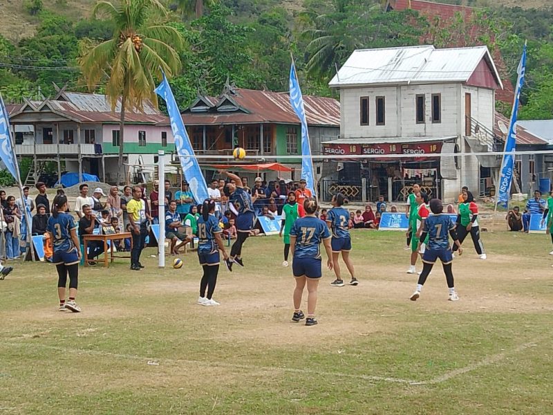 Putri Komodo Selatan VS Tuan Rumah Lo,ok Ca Nai di turnamen Voli Putri Idhul Adha Cup 1447 H, yang digelar di Soknar Golo Mori, Sabtu 20 Juni 2026. (Dok.flobamor.com)