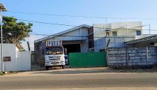 Gudang Bir milik PT Multi Niaga Jaya Abadi yang berlokasi di daerah permukiman warga Golo Koe, Kelurahan Wae Kelambu, Kecamatan Komodo, Manggarai Barat, NTT (Dok.istimewa)