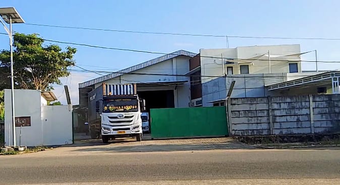 Gudang Bir milik PT Multi Niaga Jaya Abadi yang berlokasi di daerah permukiman warga Golo Koe, Kelurahan Wae Kelambu, Kecamatan Komodo, Manggarai Barat, NTT (Dok.istimewa)