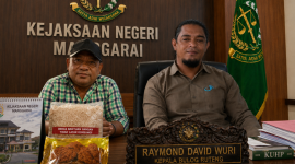 Eks Kepala Bulog Ruteng, Raymond David Wuri (kiri) Ketua LPPDM, Marsel Nagus Ahang (kanan) (Dok.istimewa)