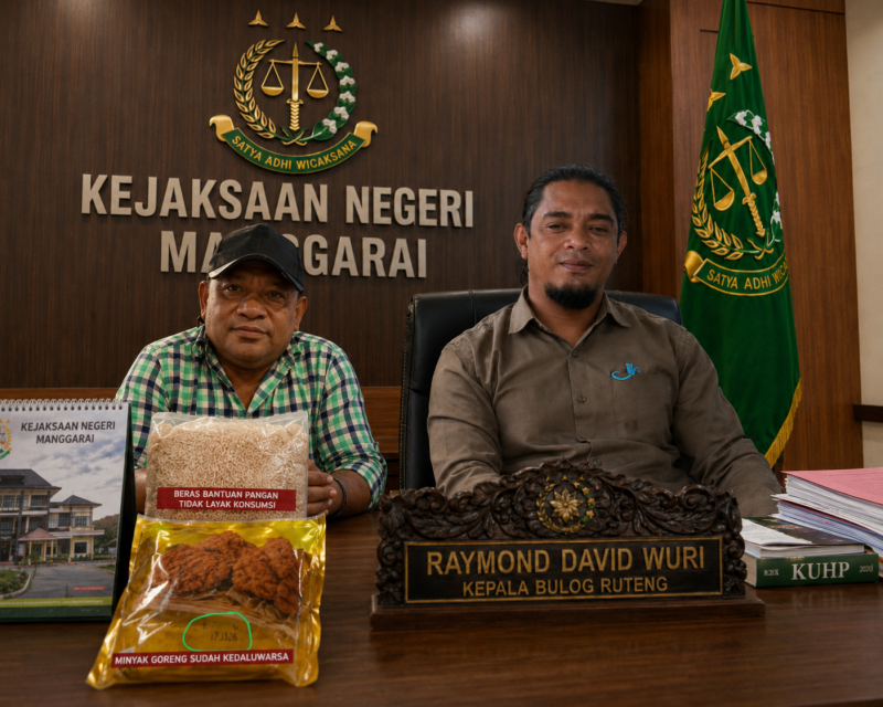 Eks Kepala Bulog Ruteng, Raymond David Wuri (kiri) Ketua LPPDM, Marsel Nagus Ahang (kanan) (Dok.istimewa)