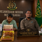 Eks Kepala Bulog Ruteng, Raymond David Wuri (kiri) Ketua LPPDM, Marsel Nagus Ahang (kanan) (Dok.istimewa)