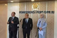Wakil Ketua DPR Saan Mustopa (tengah) menjelaskan target pengesahan Rancangan Undang-Undang (RUU) Perampasan Aset. Menurutnya, pembahasan RUU tersebut diupayakan rampung pada 2026 karena telah masuk Program Legislasi Nasional (Prolegnas) Prioritas tahun ini. (Dok Istimewa)