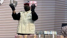 Komisi Pemberantasan Korupsi (KPK) mengungkap nilai barang bukti yang disita dalam operasi tangkap tangan (OTT) yang menjerat Bupati Lombok Barat, Lalu Ahmad Zaini, mencapai Rp9,06 miliar. (Foto: Dok.Tangkapan layar YouTube KPK)