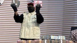 Komisi Pemberantasan Korupsi (KPK) mengungkap nilai barang bukti yang disita dalam operasi tangkap tangan (OTT) yang menjerat Bupati Lombok Barat, Lalu Ahmad Zaini, mencapai Rp9,06 miliar. (Foto: Dok.Tangkapan layar YouTube KPK)