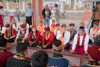 Ratusan kader PMKRI dari seluruh Indonesia disambut dengan nuansa budaya Manggarai yang berlangsung di Gedung Aula Assumpta Ruteng, Senin (3//7/2026) (Foto: Dok.Flobamor.com)