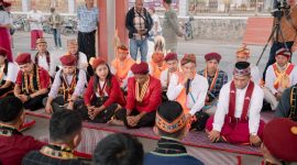 Ratusan kader PMKRI dari seluruh Indonesia disambut dengan nuansa budaya Manggarai yang berlangsung di Gedung Aula Assumpta Ruteng, Senin (3//7/2026) (Foto: Dok.Flobamor.com)