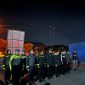 Kepolisian Resort (Polres) Manggarai menerapkan sistem dua gelombang pengamanan. Pleton pertama dikerahkan sebanyak 36 personel, pleton kedua berjumlah 36 orang, ditambah tim khusus beranggotakan 9 orang serta 2 personel pendukung. Khusus pengamanan pada sesi malam hari, total kekuatan personel yang disiapkan mencapai 49 orang untuk mengawal kegiatan Kongres PMKRI ke-XXXIV di Ruteng (foto: Dok.Flobamor.com)