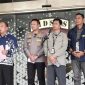 Kepala Pusat Penerangan Hukum (Kapuspenkum) Kejaksaan Agung Anang Supriatna (ketiga dari kiri) berbicara dalam konferensi pers di Gedung Jampidsus Kejagung, Jakarta, Jumat (17/7/2026).
