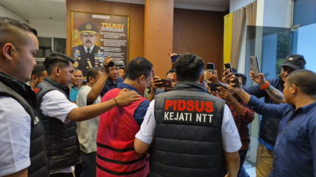 Penyidik Kejati NTT Tahan 5 Tersangka Korupsi MTN Bank NTT (Foto: Dok.Flobamor.com)