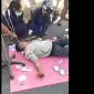 Sejumlah tenaga medis memberikan pertolongan kepada pasien yang terpaksa mendapat penanganan di luar gedung rumah sakit, Sabtu (15/8/2026)