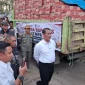 Foto: Doc. Mentan Amran meninjau langsung penyaluran bantuan di Kecamatan Reok, Kabupaten Manggarai, Rabu (19/8/2026).
