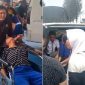 Puluhan Siswa SMA Negeri 1 Berastagi, Kabupaten Karo tampak sedang dievakuasi ke RSU Efarina Etaham diduga akibat keracunan setelah menyantap Makanan Bergizi Gratis (MBG), Kamis (13/8/2026).