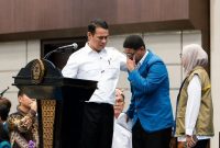 Seorang mahasiswa Universitas Diponegoro (Undip) asal Kabupaten Alor, Nusa Tenggara Timur (NTT), Adriano Padama curhat kepada Menteri Pertanian (Mentan) Andi Amran Sulaiman mengenai sulitnya distribusi pangan dan mahalnya harga beras di daerah asalnya. Momen haru terjadi saat Mentan Amran menjadi pembicara dalam Upacara Penerimaan Mahasiswa Baru (PMB) Universitas Diponegoro (Undip) Semarang Tahun Akademik 2026/2027 pada Kamis (6/8/2026). 