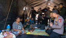 Kapolri Tinjau Langsung Korban Pascagempa di kabupaten Manggarai dan Kabupaten Manggarai Timur, Selasa (18/8/2026) (Foto.Dok. Flobamor.com)