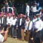 Fransiskus Severius Vedi di dampingi tiga tua Golo saat pengambilan Nomor urut, Kamis (6/8/2026) Foto: Dok.isth)