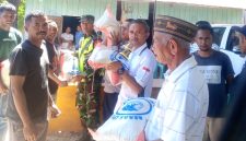 Penyaluran bantuan di Desa Wae Kanta, Kecamatan Lambor, Manggarai Barat, NTT, Selasa (18/8/2026) (Foto: Dok. Flobamor.com)