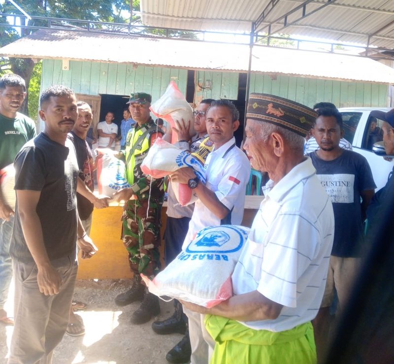 Penyaluran bantuan di Desa Wae Kanta, Kecamatan Lambor, Manggarai Barat, NTT, Selasa (18/8/2026) (Foto: Dok. Flobamor.com)