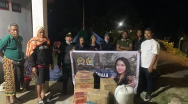 Relawan BKH dan dr.Stevi Harman menyalurkan bantuan di kecamatan Rahong Utara, Kabupaten Manggarai, Nusa Tenggara Timur (NTT) Rabu, (19/8/2026). Foto: Doc. Redaksi Flobamor.com