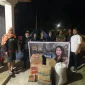 Relawan BKH dan dr.Stevi Harman menyalurkan bantuan di kecamatan Rahong Utara, Kabupaten Manggarai, Nusa Tenggara Timur (NTT) Rabu, (19/8/2026). Foto: Doc. Redaksi Flobamor.com