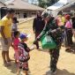 Berbagi Kasih Ditengah Pascagempa, Babinsa Kopda Ahmad Hadirkan Senyum untuk Anak-anak Terdampak (Foto: Doc. Flobamor.com)