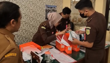 Tim Penyidik Kejaksaan Negeri Wonosobo menggeledah Kantor Dinas Sosial Wonosobo terkait kasus dugaan korupsi Bansos PKH, Kamis (6/8/2026) (Foto: Dok.isth)