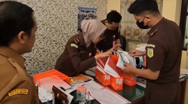 Tim Penyidik Kejaksaan Negeri Wonosobo menggeledah Kantor Dinas Sosial Wonosobo terkait kasus dugaan korupsi Bansos PKH, Kamis (6/8/2026) (Foto: Dok.isth)