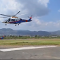 Polri mengerahkan personel SAR, Brimob, tenaga kesehatan, K9, Dokkes, hingga tim trauma healing untuk membantu proses evakuasi, pencarian korban, pelayanan kesehatan dan pemulihan masyarakat.
Bantuan tersebut menjadi bagian dari operasi kemanusiaan Polri pascagempa yang mengguncang Flores pada Sabtu (15/8/2026). Foto: Dok.Flobamor.com