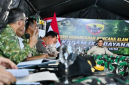 Presiden Prabowo Subianto memimpin rapat penanganan bencana gempa bumi di Posko Penanganan Gempa Bumi di Bataliyon Yonif TP 834/WM, Kabupaten Nagekeo, Provinsi Nusa Tenggara Timur (NTT), pada Rabu, 26 Agustus 2026. Foto: BPMI Setpres/Laily Rachev)