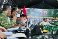 Presiden Prabowo Subianto memimpin rapat penanganan bencana gempa bumi di Posko Penanganan Gempa Bumi di Bataliyon Yonif TP 834/WM, Kabupaten Nagekeo, Provinsi Nusa Tenggara Timur (NTT), pada Rabu, 26 Agustus 2026. Foto: BPMI Setpres/Laily Rachev)