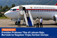 Presiden Republik Indonesia Prabowo Subianto turun dari pesawat kepresidenan setibanya di Bandara Internasional Komodo, Labuan Bajo, Kabupaten Manggarai Barat, NTT, Rabu (26/8/2026). Presiden selanjutnya bertolak menuju Kabupaten Nagekeo untuk meninjau kondisi masyarakat terdampak gempa. (Foto:Doc. Flobamor.com)