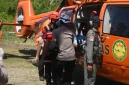 Proses evakuasi tiga warga Manggarai Timur yang emergensi pasca gempa M7,7 di Flores, Nusa Tenggara Timur, Selasa 18 Agustus 2026.(Foto: Doc. SAR Maumere