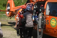 Proses evakuasi tujuh warga Manggarai Timur yang emergensi pasca gempa M7,7 di Flores, Nusa Tenggara Timur, Selasa 18 Agustus 2026.(Foto: Doc. SAR Maumere