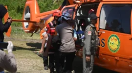 Proses evakuasi tujuh warga Manggarai Timur yang emergensi pasca gempa M7,7 di Flores, Nusa Tenggara Timur, Selasa 18 Agustus 2026.(Foto: Doc. SAR Maumere