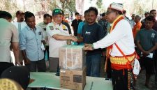 Kementerian Dalam Negeri RI (Kemendagri) menyalurkan tali asih kepada ahli waris korban meninggal akibat gempa di Desa Satar Kampas, Kecamatan Lamba Leda Utara, Kabupaten Manggarai Timur, Nusa Tenggara Timur (NTT). Senin (17/8) 