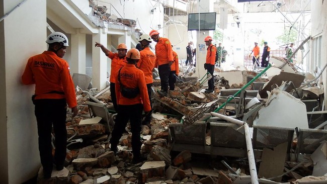Update Terkini Gempa M 7,7 NTT: 90 Korban Dievakuasi, 40 Tewas, 1 Masih Tertimbun