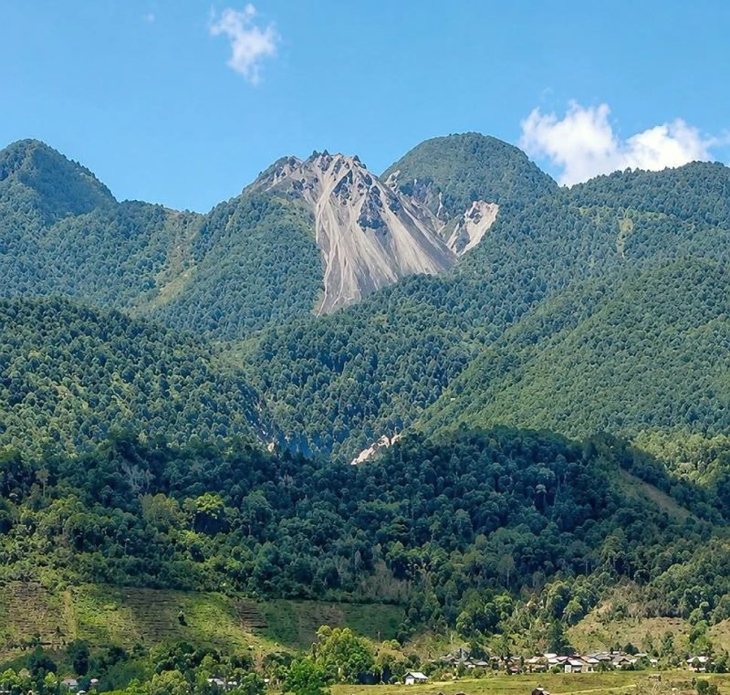 Aktivitas Gunung Anak Ranakah di Kabupaten Manggarai, Nusa Tenggara Timur (NTT), naik menjadi level 2 (waspada). Status waspada tersebut berlaku mulai 1 September 2026. (Foto:Doc. Flobamor.com)