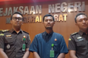 Kepala Seksi Intelijen Kejari Manggarai Barat, M. Ahega Wikantra, memberikan keterangan pers, Selasa (8/9/2026)
