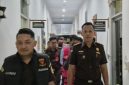 ketiga tersangka digiring menuju Rumah Tahanan Negara Kelas IIB Kupang (Foto: Doc.Flobamor.com)